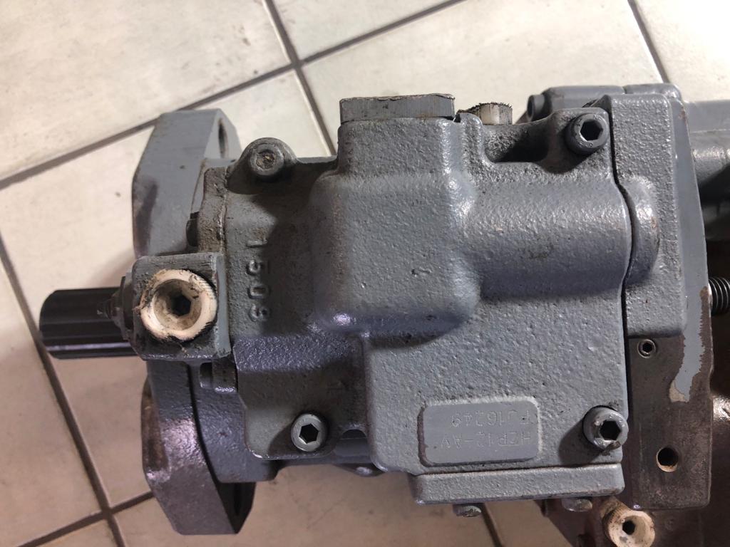 Kawasaki K3V180DT Swash Plate Type Axial Piston Pump - Image 4