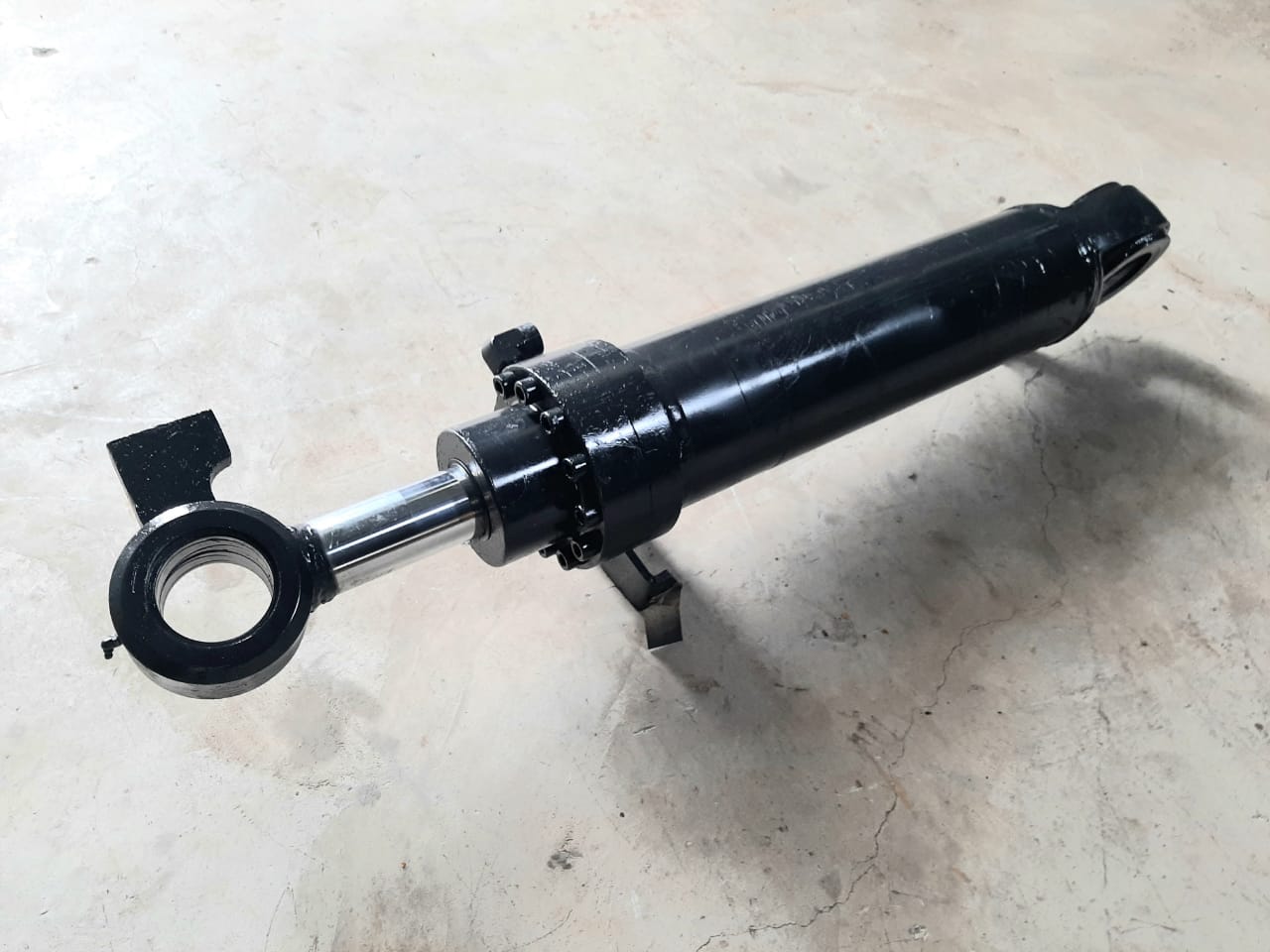 Bell L1706C Front End Loader Tilt Cylinder - Image 3