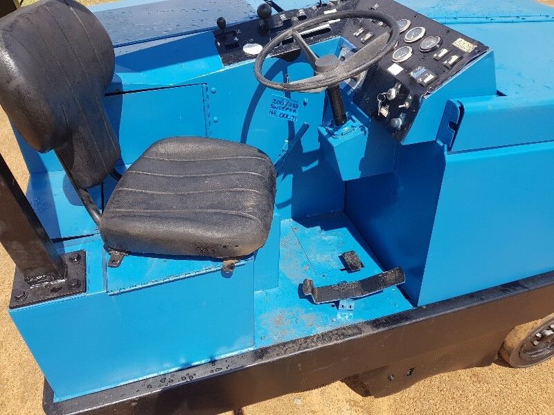 Alto American Lincoln 7760 Broom Sweeper - Image 10