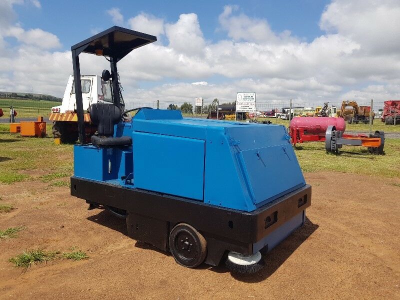 Alto American Lincoln 7760 Broom Sweeper - Image 2