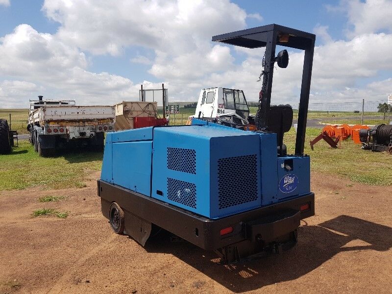 Alto American Lincoln 7760 Broom Sweeper - Image 4